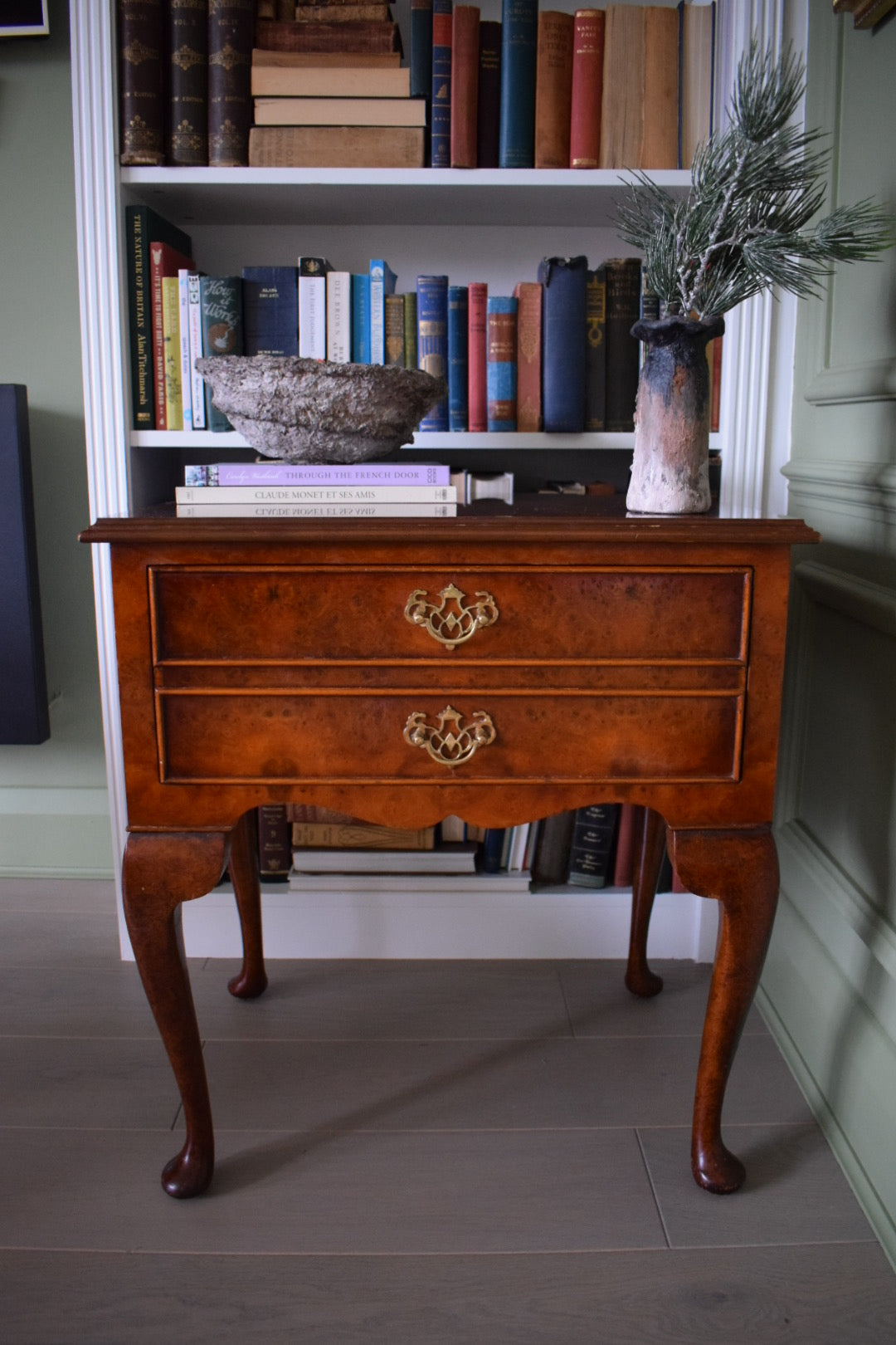 Gorgeous vintage Burr wood bedside or side Table