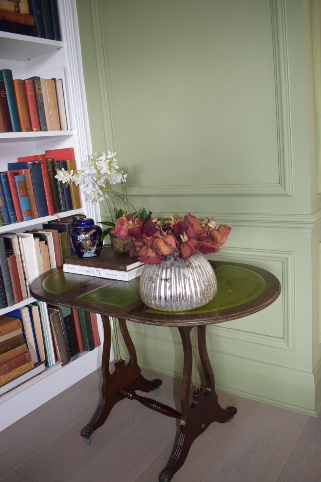 Gorgeous Swivel Drop Leaf Mahogany Bedside Or End Wine Tables With Green Leather Top