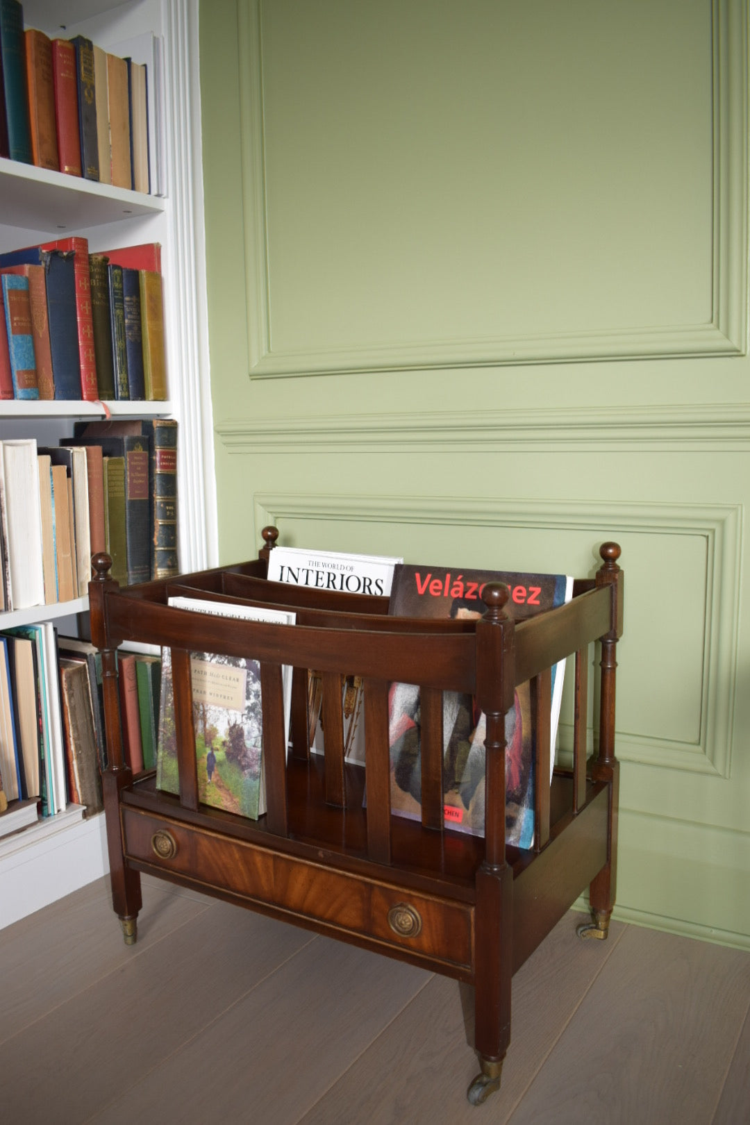 Stunning Bevan Funnell Mahogany Canterbury Magazine rack