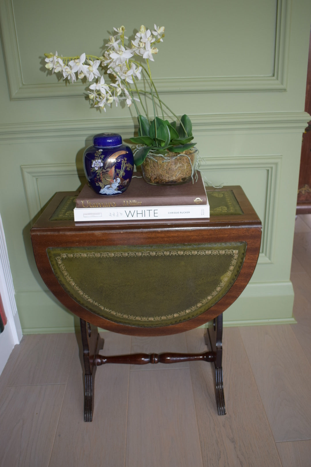 Beautiful Swivel Drop Leaf Mahogany Bedside Or End Wine Tables With Green Leather Top