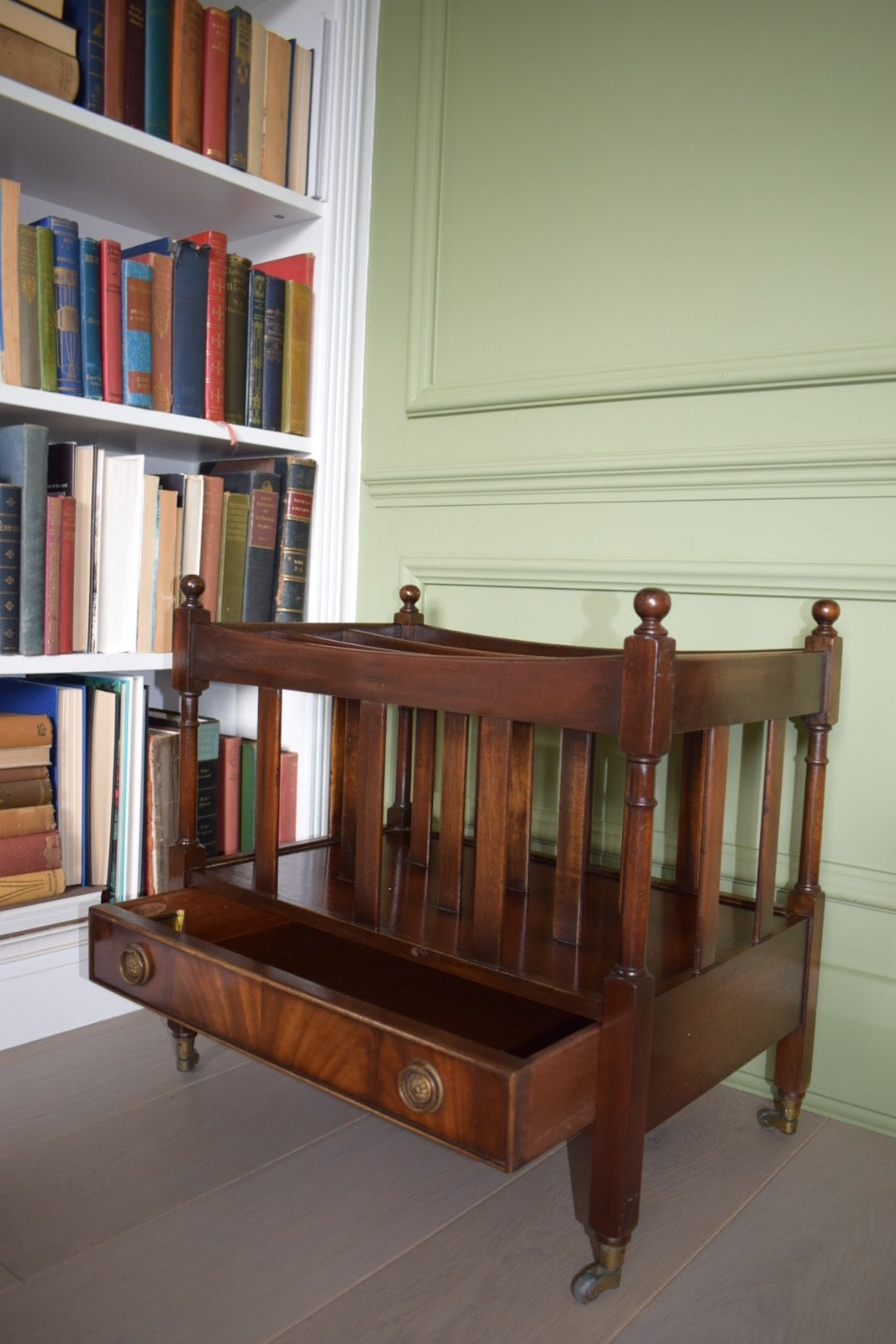 Stunning Bevan Funnell Mahogany Canterbury Magazine rack