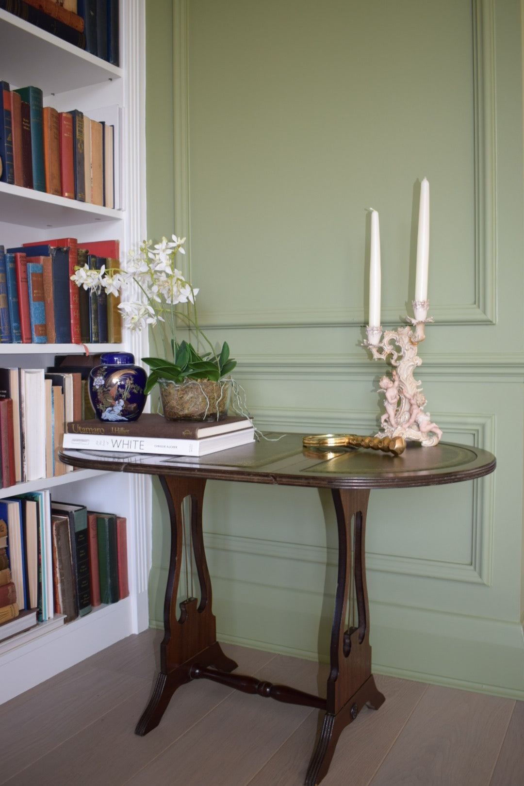 Beautiful Swivel Drop Leaf Mahogany Bedside Or End Wine Tables With Green Leather Top