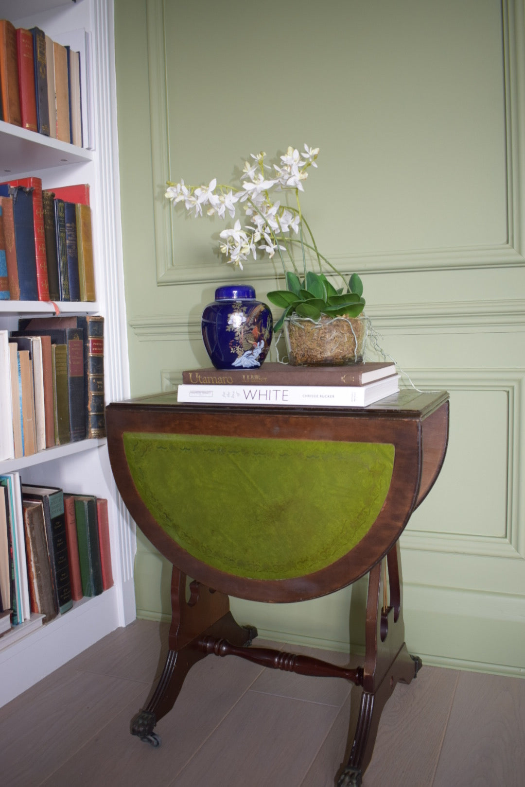 Gorgeous Swivel Drop Leaf Mahogany Bedside Or End Wine Tables With Green Leather Top