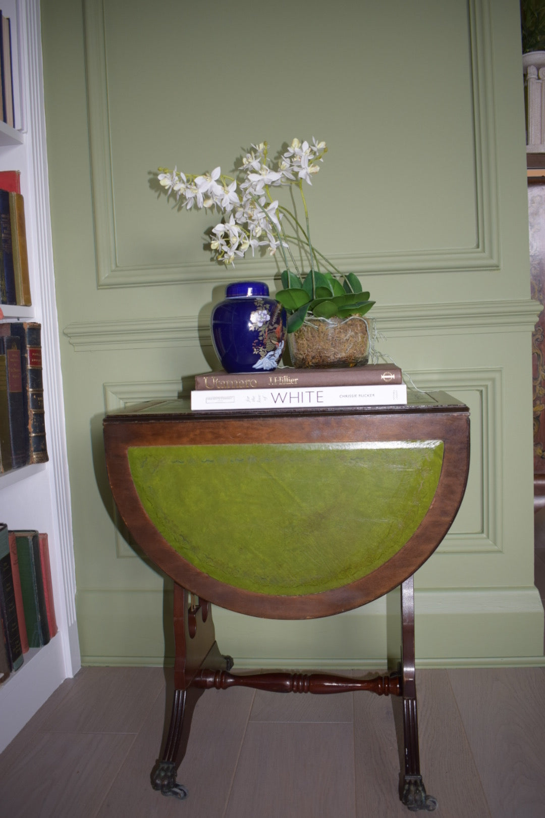 Gorgeous Swivel Drop Leaf Mahogany Bedside Or End Wine Tables With Green Leather Top