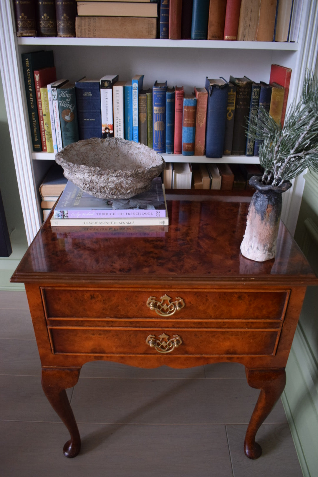 Gorgeous vintage Burr wood bedside or side Table