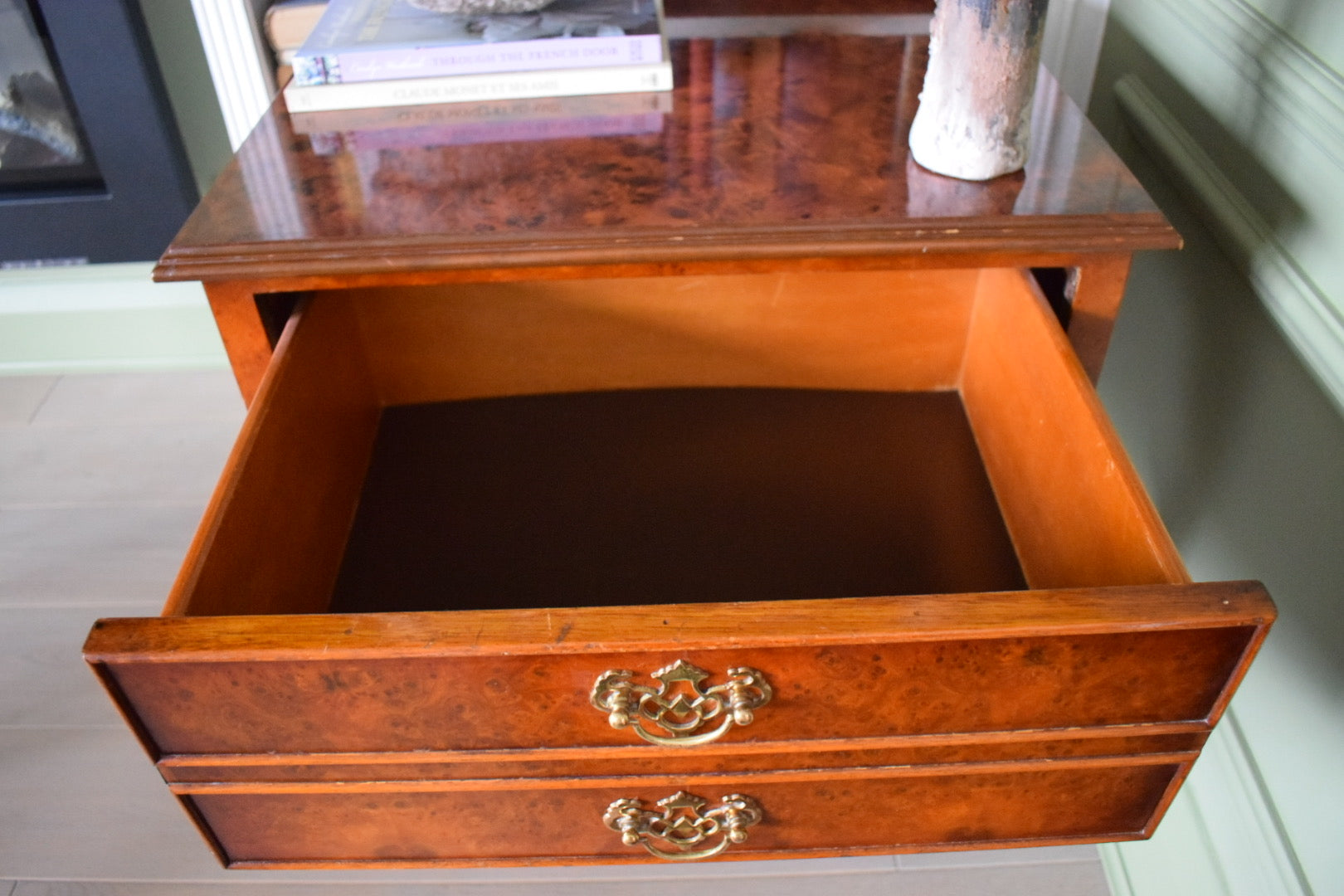 Gorgeous vintage Burr wood bedside or side Table