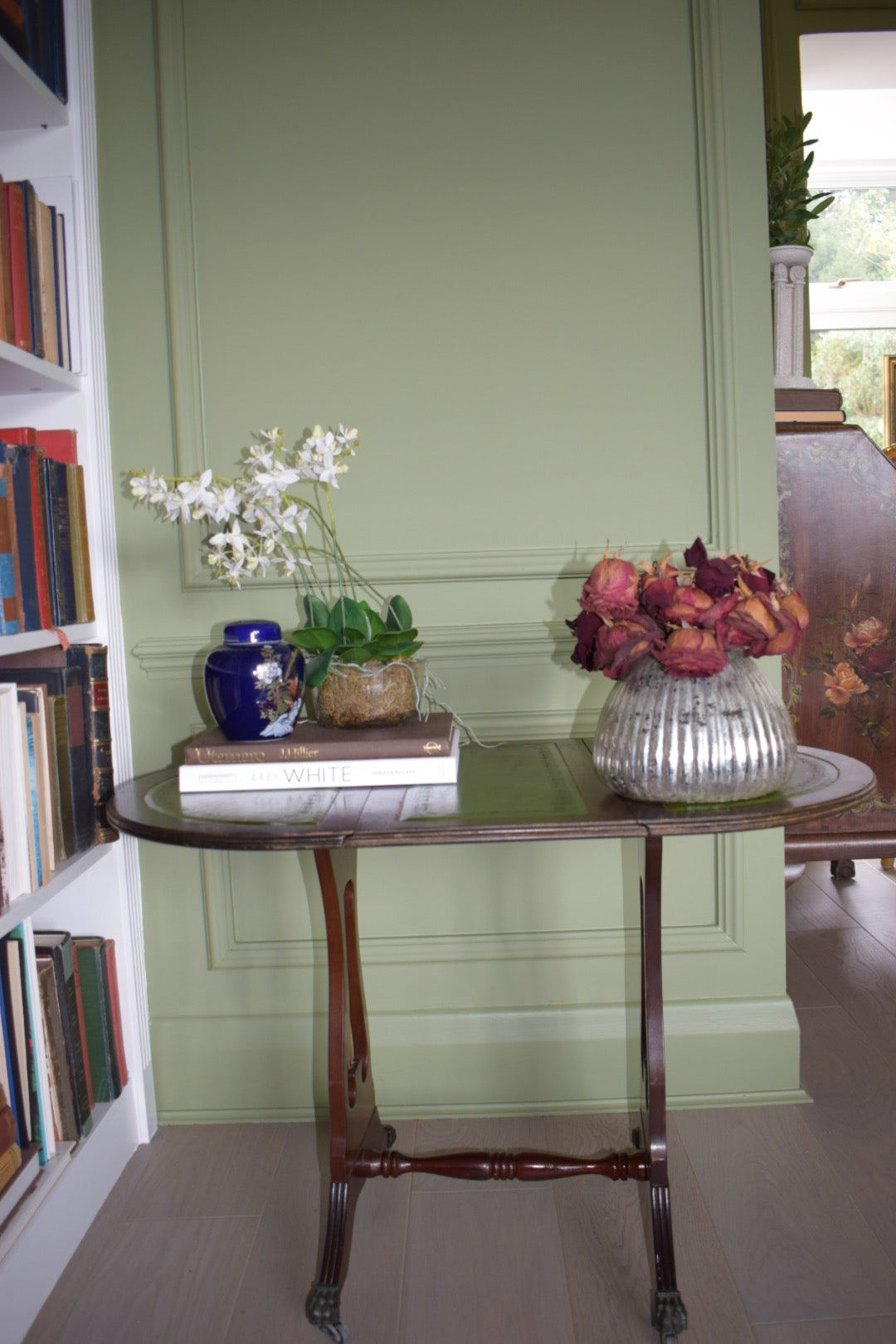 Gorgeous Swivel Drop Leaf Mahogany Bedside Or End Wine Tables With Green Leather Top