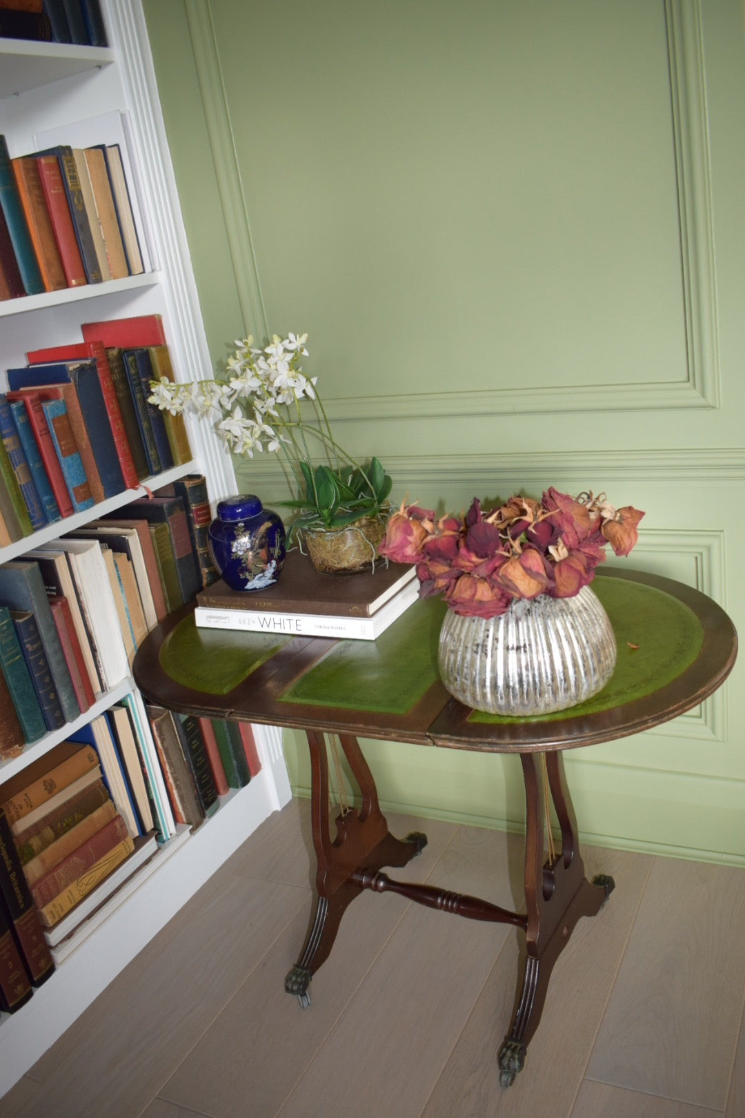 Gorgeous Swivel Drop Leaf Mahogany Bedside Or End Wine Tables With Green Leather Top