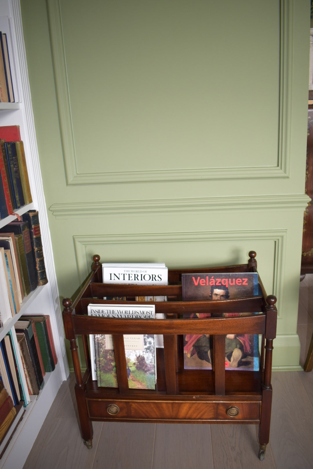 Stunning Bevan Funnell Mahogany Canterbury Magazine rack