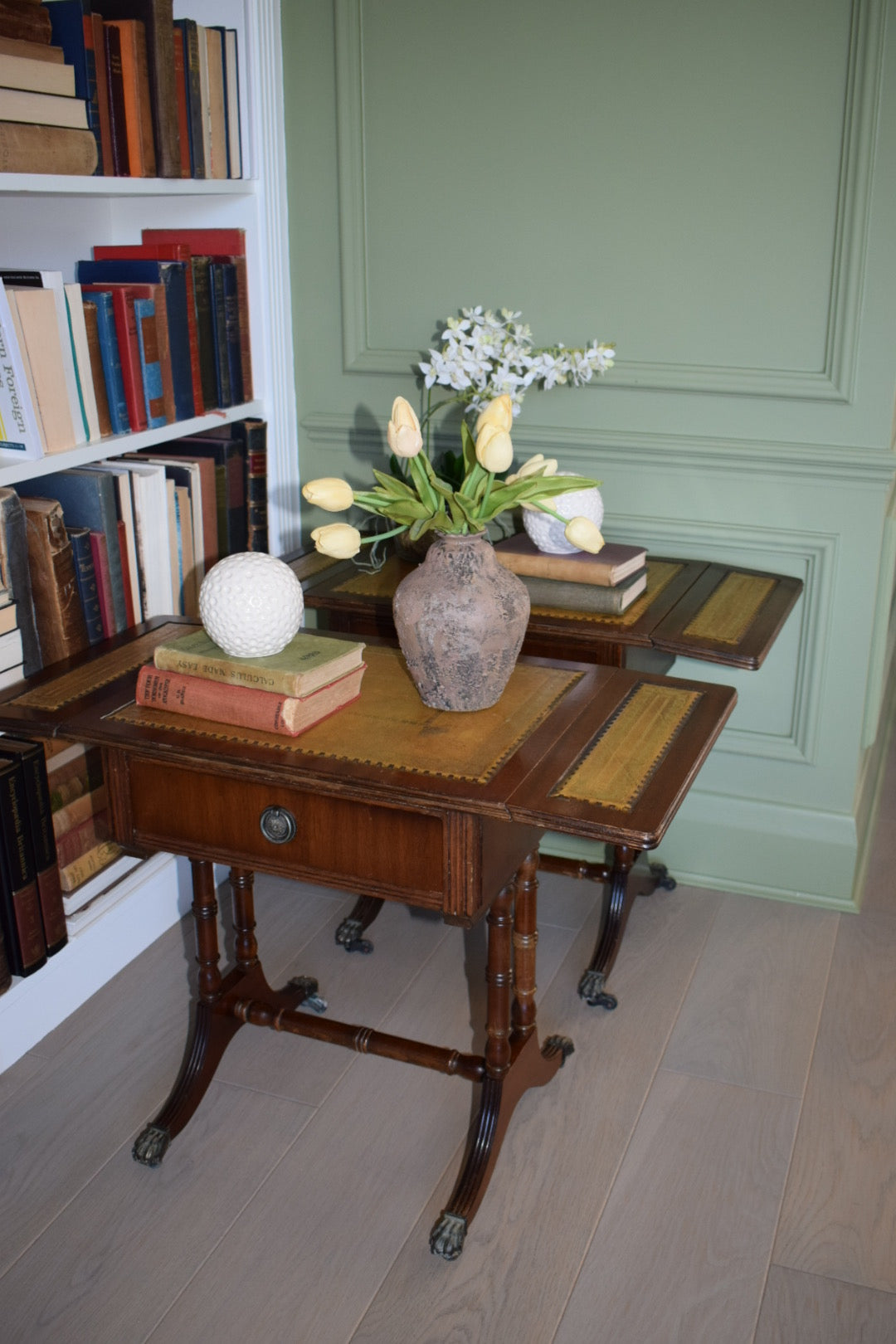 Stunning Pair Of Flamed Mahogany Bedside Or End Tables With Tan Leather Top