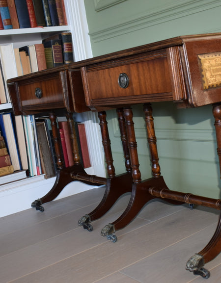 Stunning Pair Of Flamed Mahogany Bedside Or End Tables With Tan Leather Top